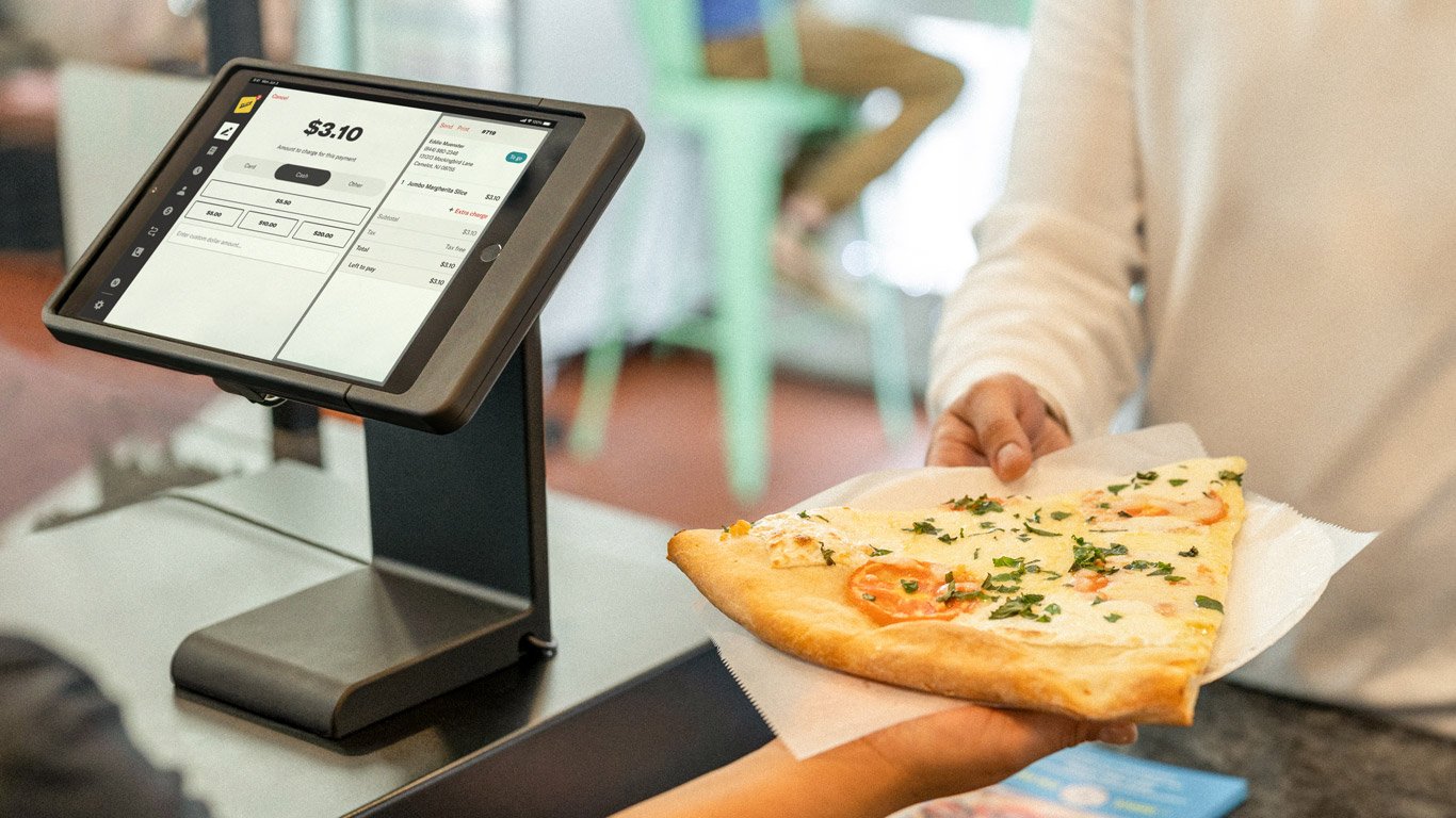 How to Use a POS System to Offer Discounts and Promotions in Your Pizza Shop